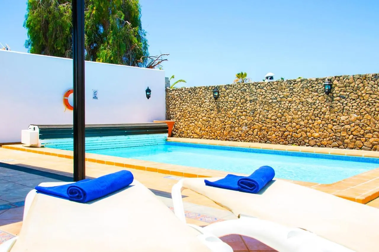 Villa Calamares With Heated Pool And Air Conditioning Playa Blanca  0*, Playa Blanca (Lanzarote)